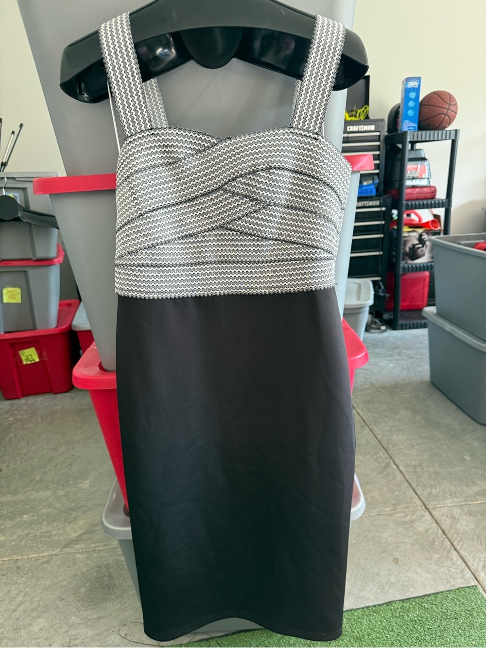 Black and White Sleeveless Sheath Dress p12